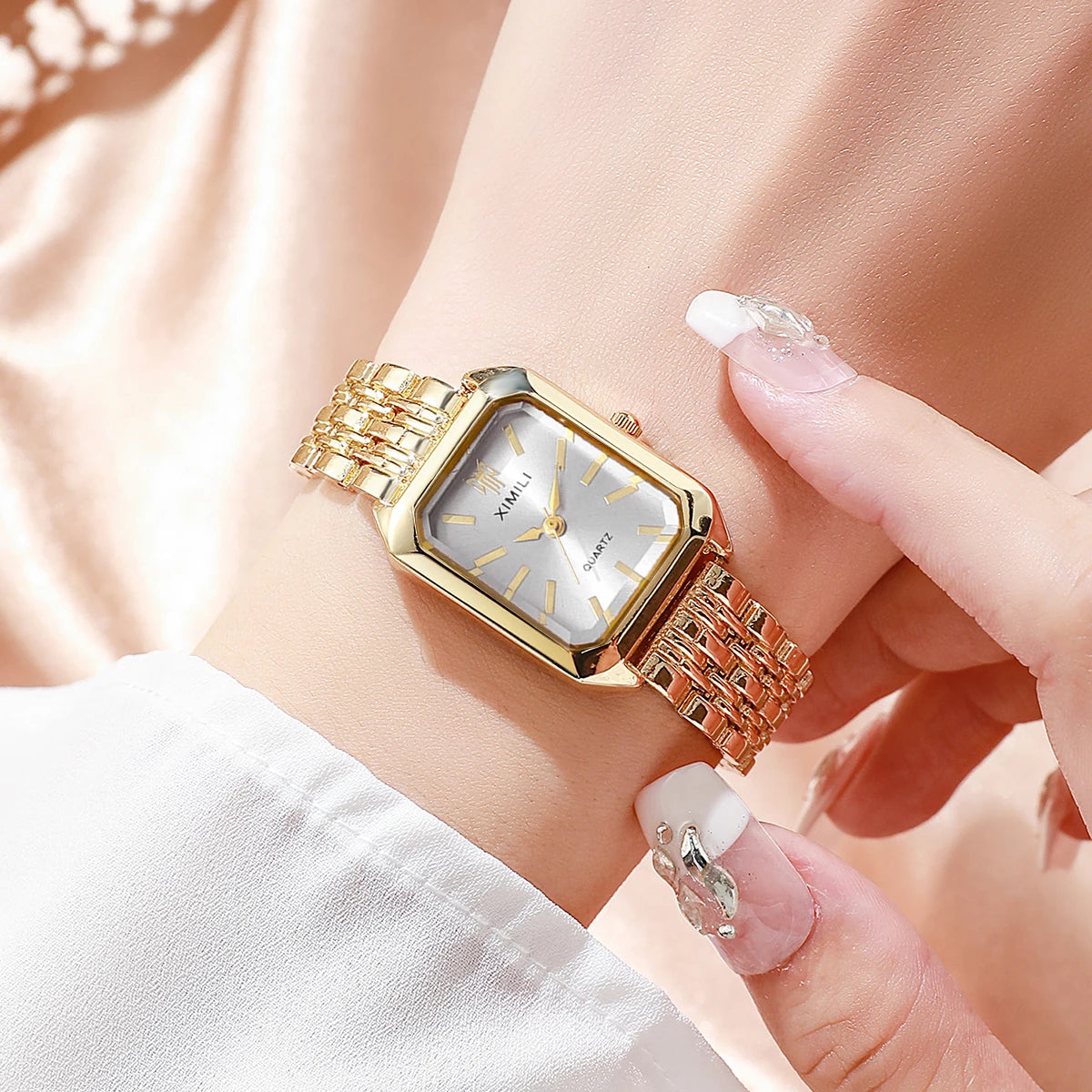 Women's Luxury Exquisite Watches Versatile Ladies' College Style Quartz!